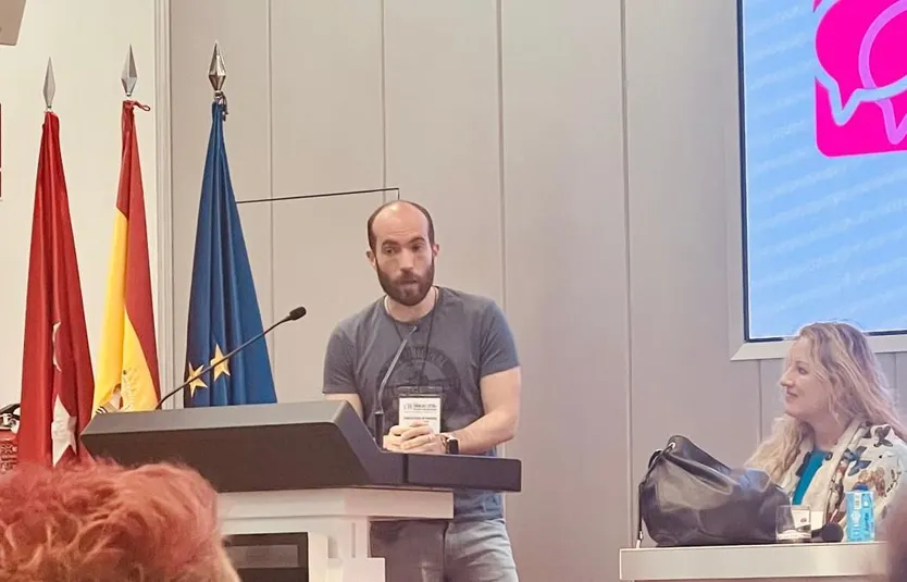 David Armenteros en un acto de la Federación LGTBI+