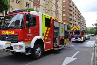 Actuación de los bomberos de Salamanca en la avenida Alfonso IX de León