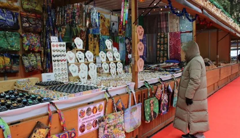 Mercado navideño en la plaza de Anaya