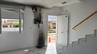 Incendio en el cuadro de una casa en el barrio de Los Alcaldes