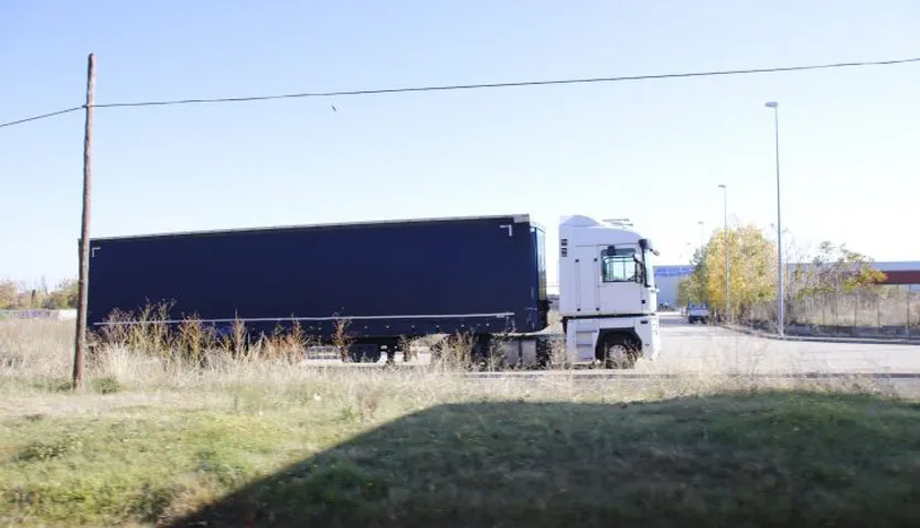 Camión tráiler en Salamanca en el Polígono Industrial Montalvo II.