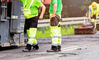 Operarios en carreteras. Foto @DGTes