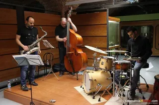 Concierto de jazz del trío 3SIDES en el Museo del Comercio