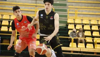 Ollero, en el choque ante CB Chantada | FOTO SALAMANCA24HORAS.COM