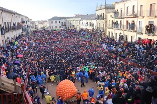 Gran ambiente en el inicio del Carnaval del Toro 2026: el Campanazo en imágenes | Mateo G.J.