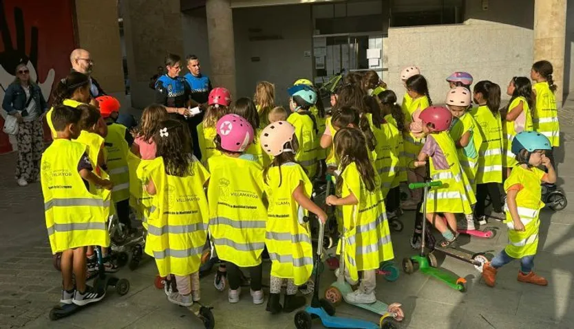 Villamayor de Armuña, concentración de patinetes eléctricos 1
