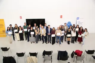 Entrega de diplomas de Centro de Alto Rendimiento Empresarial, Marketing con IA y Data Analytics de Empleo Joven