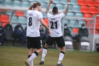 El Puma celebra el 1-0 ante el Compostela.