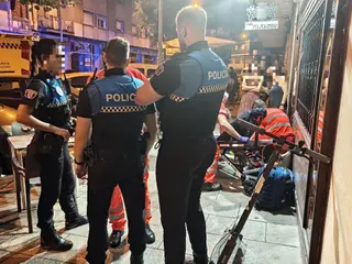 Un patinete que circulaba por la acera atropella a la camarera de un bar en la calle de los Ovalle | Salamanca24horas