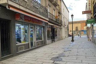 El robo se produjo en torno a la media noche en un establecimiento de electrónica de la calle Bodegones en Peñaranda