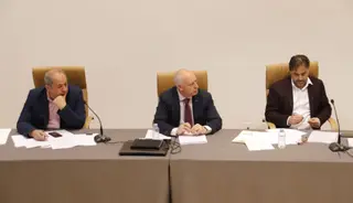 Juan José Sánchez y Fernando Castaño (ambos de Ciudadanos) junto a Ricardo Ortiz (concejal no adscrito, ex de Ciudadanos) durante una sesión de Pleno Municipal