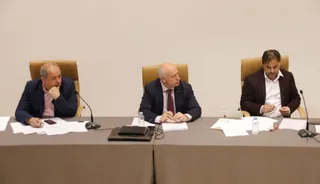 Juan José Sánchez y Fernando Castaño (ambos de Ciudadanos) junto a Ricardo Ortiz (concejal no adscrito, ex de Ciudadanos) durante una sesión de Pleno Municipal
