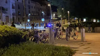 Botellones durante el fin del estado de alarma en Puente Romano y Plaza Mayor