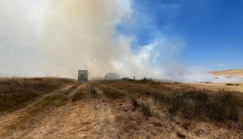 Incendio en la SA 114 a la altura de Nava de Sotrobal