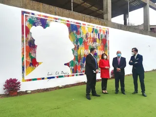 La Junta inaugura un mural homenaje a Emilia Pardo Bazán en el instituto Venancio Blanco con motivo del Día de la Mujer