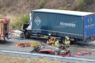Grave accidente en la A66, a la altura de Mozárbez donde falleció una mujer, la conductora del coche. Fotos S24H