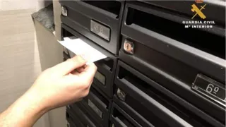 imagen ministerior del interior, buzón, carta, paquete