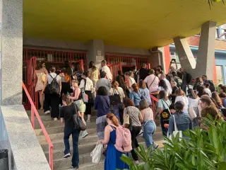 Opositores accediendo al Fray Luis de León para realizar el examen el pasado 20 de junio