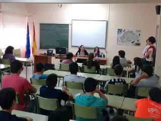 "Los cien profesores más que habrá en este curso son claramente insuficientes"