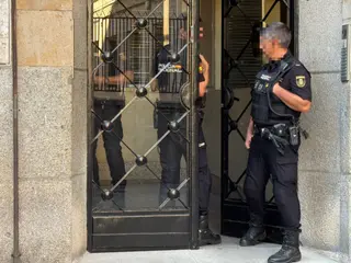 Policía Nacional durante la operación en la calle Perdones | S24H