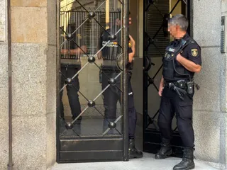 Policía Nacional durante la operación en la calle Perdones | S24H