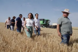 La consejera de Agricultura, Ganadería y Desarrollo Rural, María González Corral, presenta la cosecha de cereales de invierno de la presente campaña 2024-2025 | Rubén Cacho