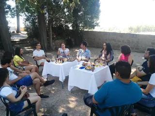 El Ayuntamiento reúne a doce jóvenes mirobrigenses en una tertulia para recoger sus inquietudes