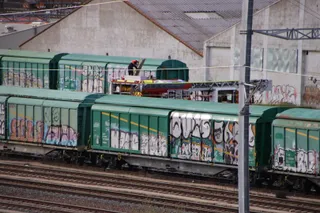 Movilización de los bomberos de Salamanca, la Policía Local y Nacional por un incendio en la Terminal de Renfe de Tejares