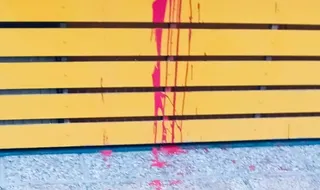 pintadas en la sede del PSOE | Foto de X