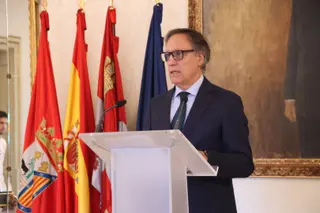 El alcalde de Salamanca, Carlos García Carbayo, recibe al equipo juvenil de Unionistas de Salamanca Club de Fútbol