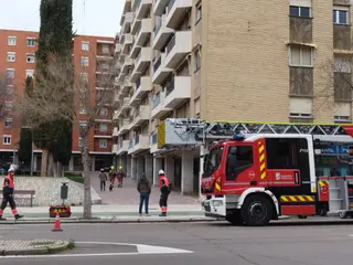 Los bomberos se movilizan en la plaza Barcelona por un incidente