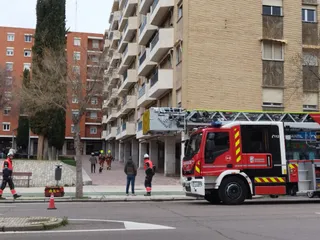 Los bomberos se movilizan en la plaza Barcelona por un incidente