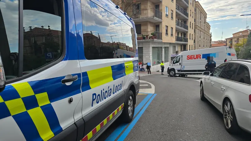 Un herido tras el choque de una furgoneta contra un muro en la cuesta de Sancti-Spíritus