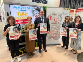 Preentación del 'Taller de decoración navideña' en FITUR | Ayto Guijuelo
