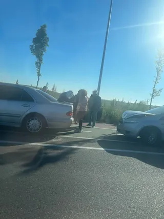 Colisión por alcance en la rotonda de Pizarrales