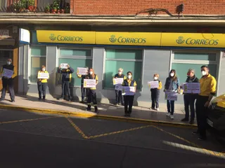 Los trabajadores de Correos de Santa Marta se manifiestan contra el desmantelamiento de la empresa
