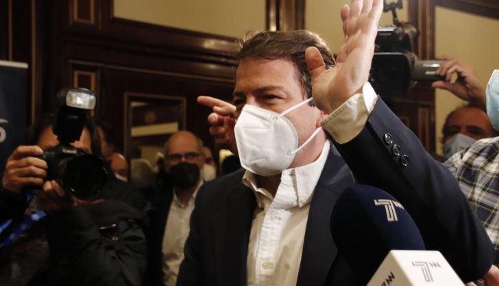 Llegada de Alfonso Fernández Mañueco a la sede del PP (1)