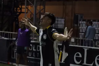 Pau Ferrer celebra el 2-1 de Unionistas ante el Bilbao Athletic.