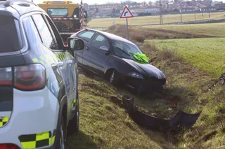 Pierde el control de su coche y termina en la cuneta de la carretera de Cabrerizos | Mateo G. J.