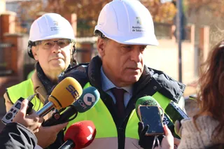 Carlos García Carbayo visita las obras de urbanización de la Carretera Ledesma