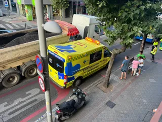 Una mujer resulta herida en la avenida Mirat