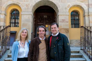 Jose María Aznar visita Alba de Tormes acomapañdo de Fernández Mañuecos, María Concepción Miguélez y Miguel Ángel González