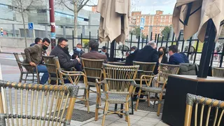 El vicepresidente Igea incumple las restricciones sanitarias al juntarse en una terraza con diez personas