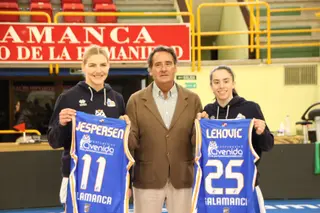 Presentación de Jespersen y Lekovic como jugadoras de Perfumerías Avenida
