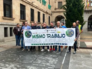 Policías Nacionales y guardias civiles se concentran ante la Subdelegación por una jubilación digna y plena equiparación salarial