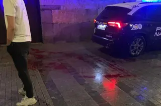Apuñalan con un arma blanca a un joven de madrugada tras una reyerta en la calle Correhuela, viernes, 8 de diciembre de 2023