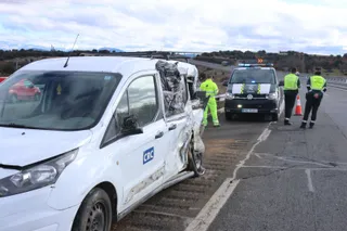 Accidente entre un camión y una furgoneta en Guijuelo | Mateo G. J.