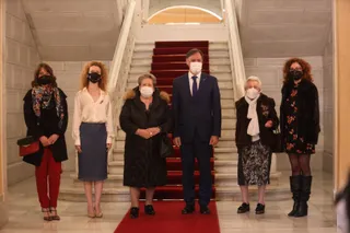 Las cuatro mujeres reconocidas por el Ayuntamiento con motivo del 8M junto Ana Suárez y Carlos García Carbayo