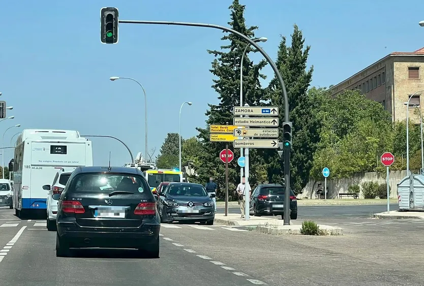Colisión entre dos vehículos en avenida Raimundo de Borgoña. Foto S24H