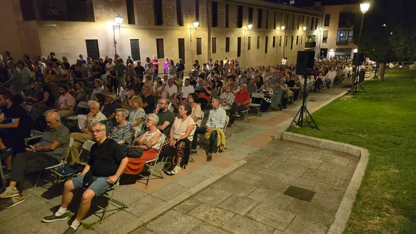 Concierto de jazz del grupo Sullivan Fortner y Peter Bernstein en el Patio Chico de Salamanca
